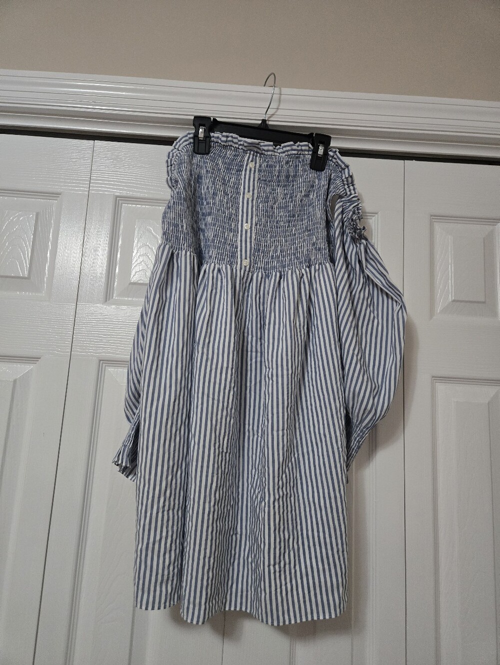 Ella Moon Strapless Smocked Dress w/ attached sleeves - size L